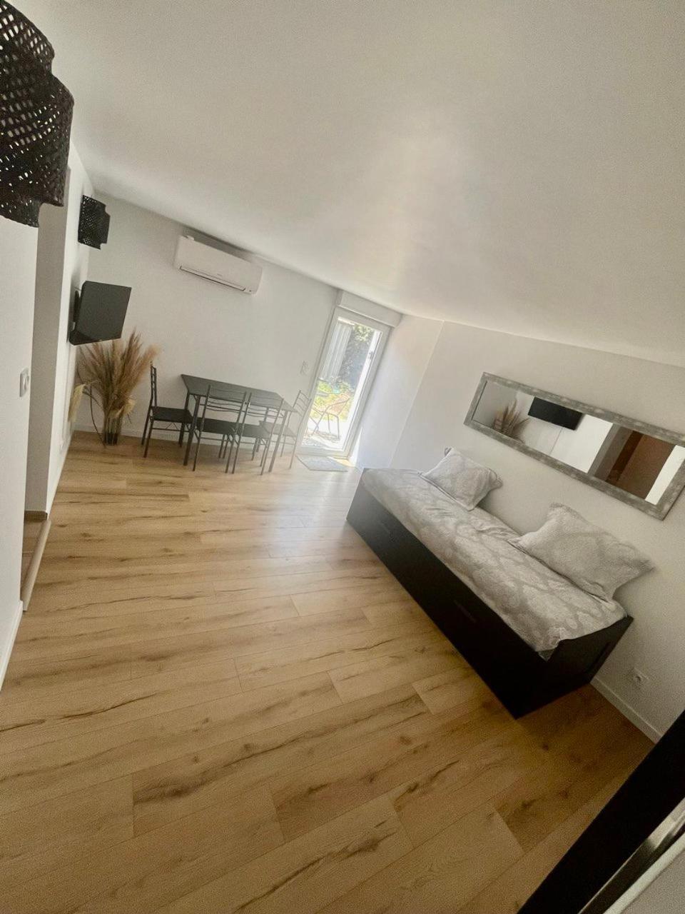 Charmant Et Confortable Appartement Нарбонна Экстерьер фото